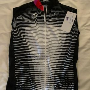 NWT Lululemon Specialized Wind Vest- Size 6 Black